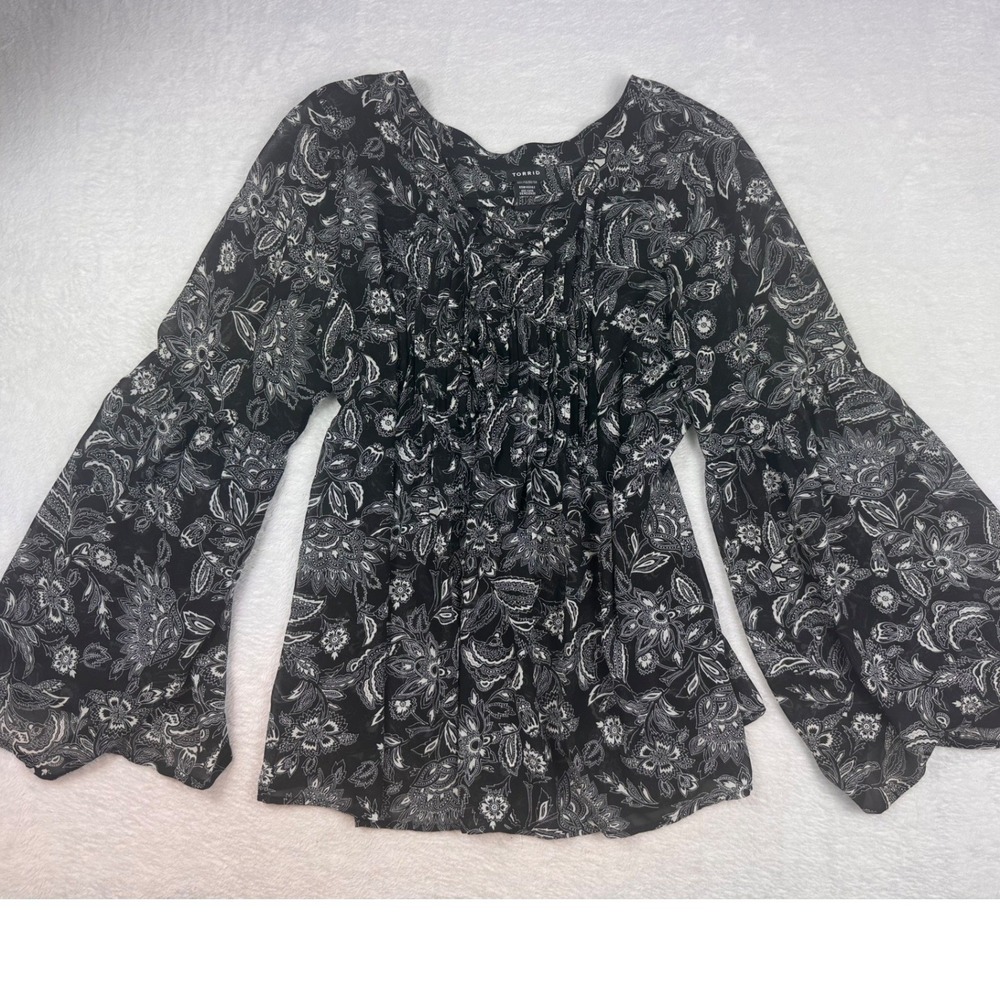 Torrid Black White Floral Paisley Lace Up Ruffle Bell Sleeve Blouse Size 2 2X